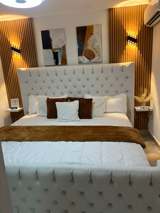 Cama tapizada king 80x80 de 3 plazas