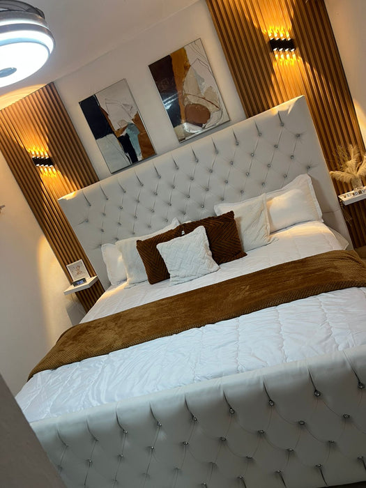 Cama tapizada king 80x80 de 3 plazas