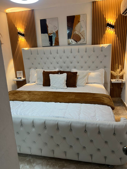 Cama tapizada king 80x80 de 3 plazas