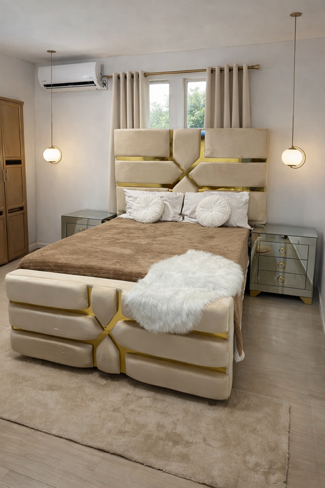 Cama tapizada Luxe beige Queen con 2 mesitas